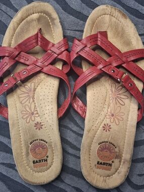 Earth Women's Red Woven Strappy Sandals 9